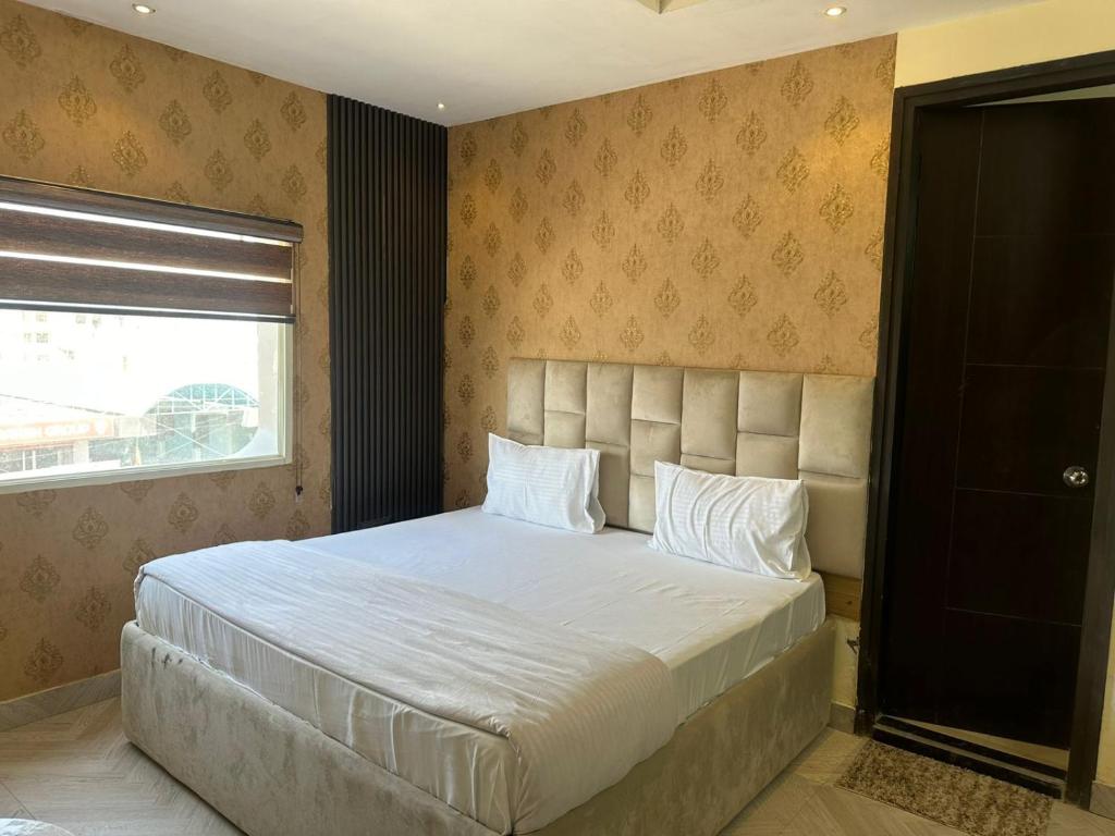 Postel nebo postele na pokoji v ubytování Hotel Kritika