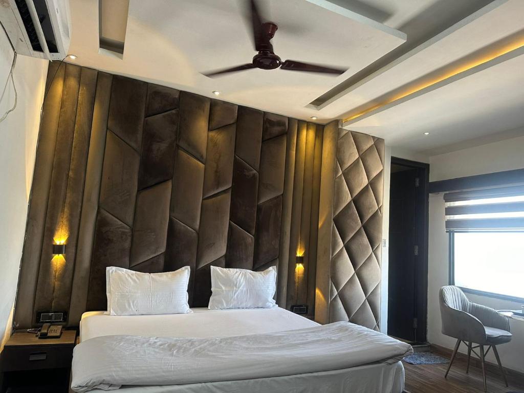 Postel nebo postele na pokoji v ubytování Hotel Kritika