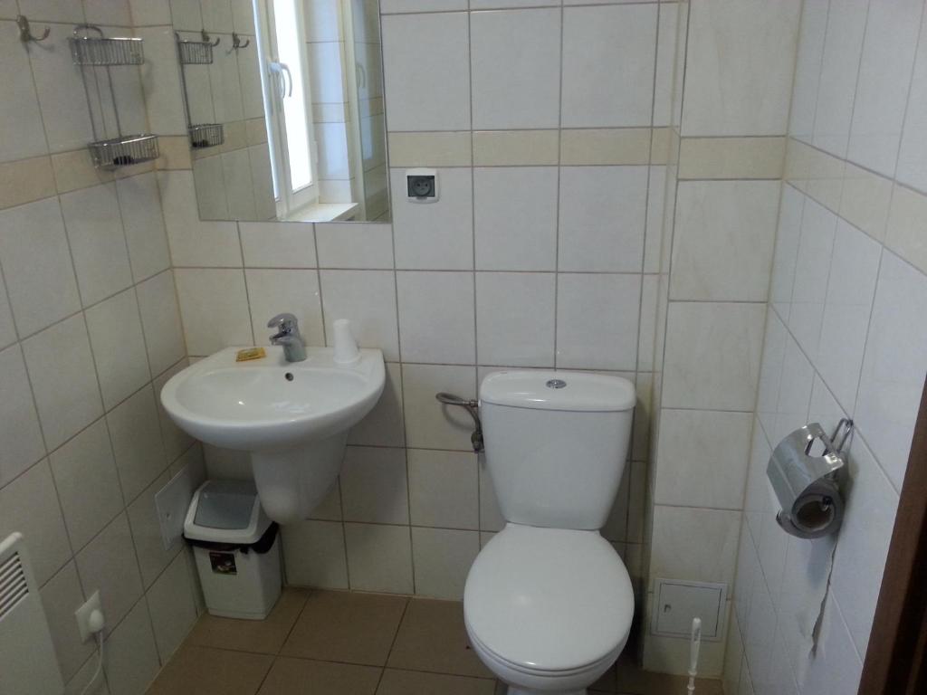 Koupelna v ubytování Hotel i Camping Tramp
