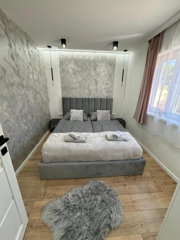 En eller flere senge i et værelse på Belvárosi Lux Apartman 2