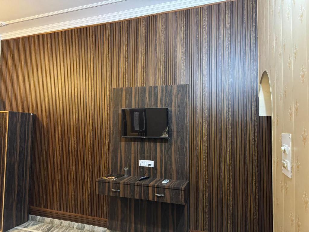 Ammaji - Family Room With Garden View