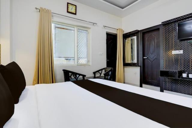 Postel nebo postele na pokoji v ubytování Hotel Rudraksh