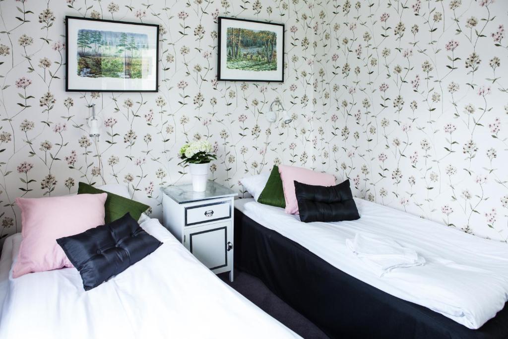 Postel nebo postele na pokoji v ubytování Bjurfors Hotell & Konferens
