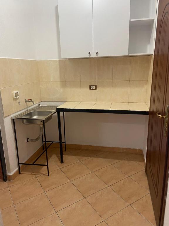 Kuchyň nebo kuchyňský kout v ubytování Villa ReyAn Durrës