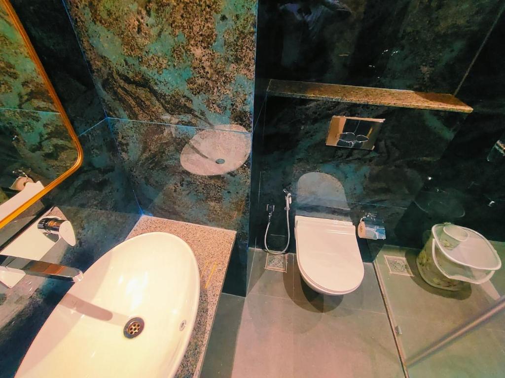 Koupelna v ubytování Hotel Akshay Palace Ahmednagar