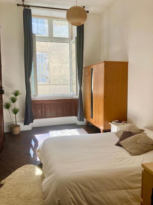 Postel nebo postele na pokoji v ubytování Appartement ancien
