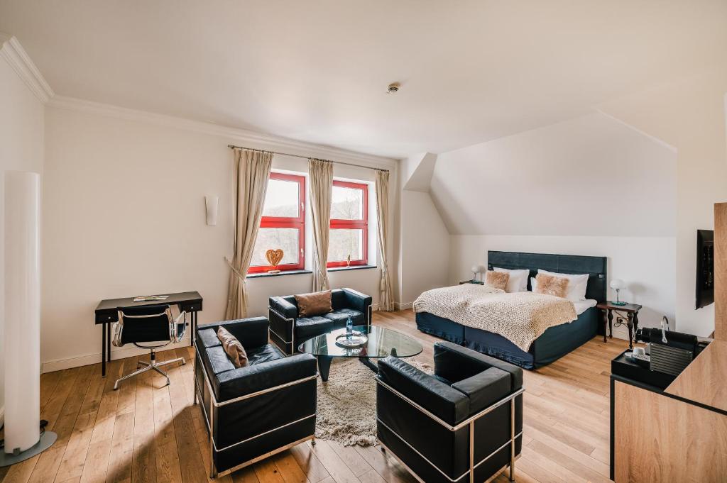 Postel nebo postele na pokoji v ubytování Romantik Hotel Schloss Ranzow