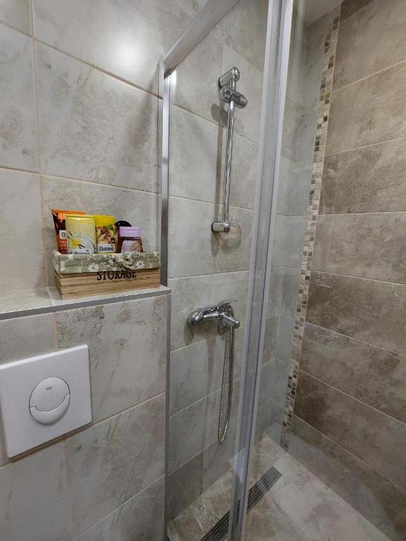 Koupelna v ubytování Apartman Loly Zlatibor