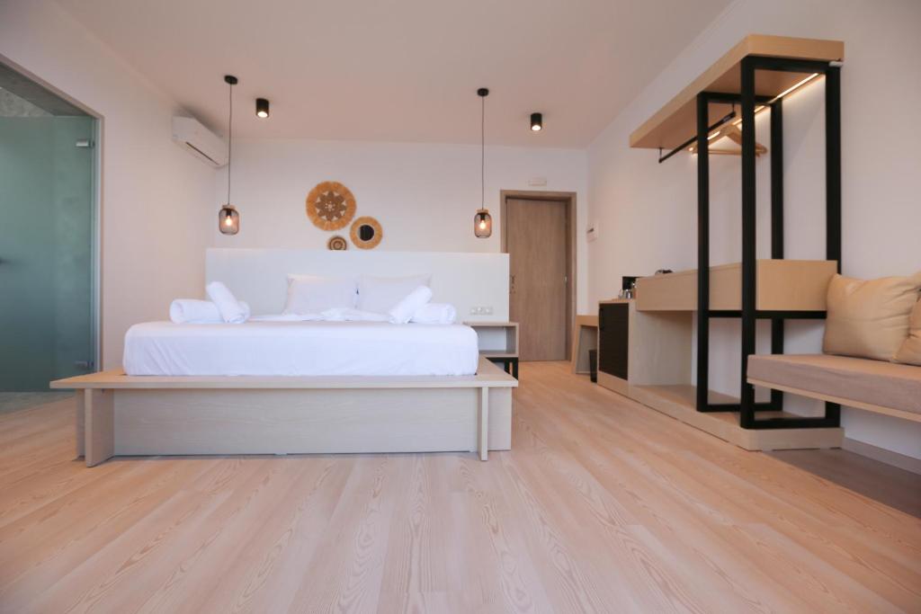 Postel nebo postele na pokoji v ubytování Anassa Suites