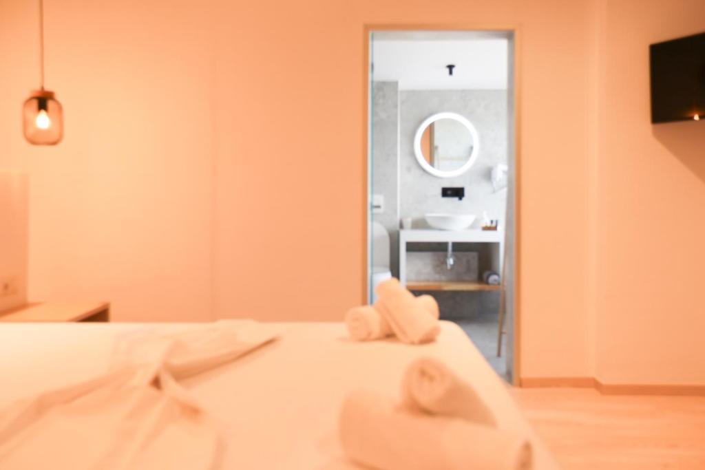 Postel nebo postele na pokoji v ubytování Anassa Suites