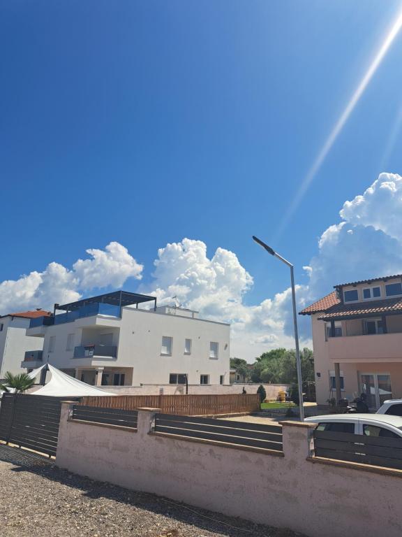 Budova, v ktorej sa apartmán nachádza