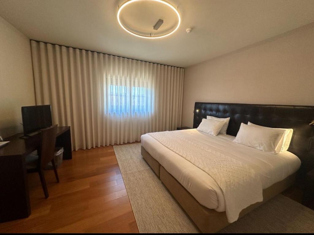 Postel nebo postele na pokoji v ubytování Eirado Hotel