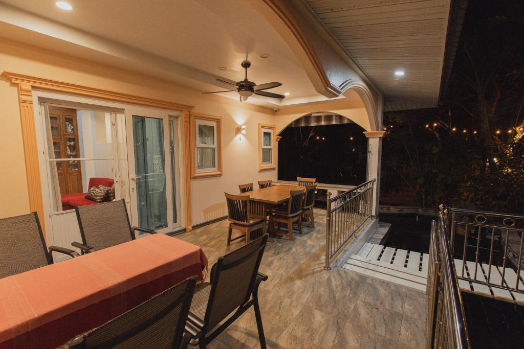 Posezení v ubytování บ้านกันเอง Baan Kun Aeng Homestay