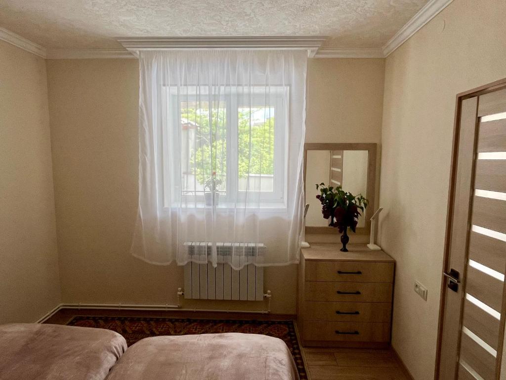 Postel nebo postele na pokoji v ubytování Inexpensive house
