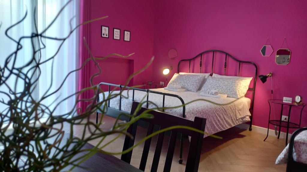 Łóżko lub łóżka w pokoju w obiekcie B&B Stella Scugnizza