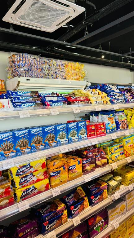 Supermarket nebo jiné obchody v  apartmánu nebo okolí