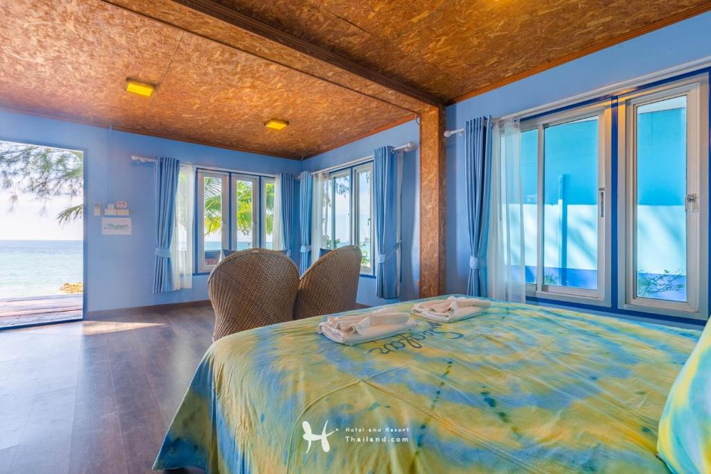 Postel nebo postele na pokoji v ubytování Seafar Resort
