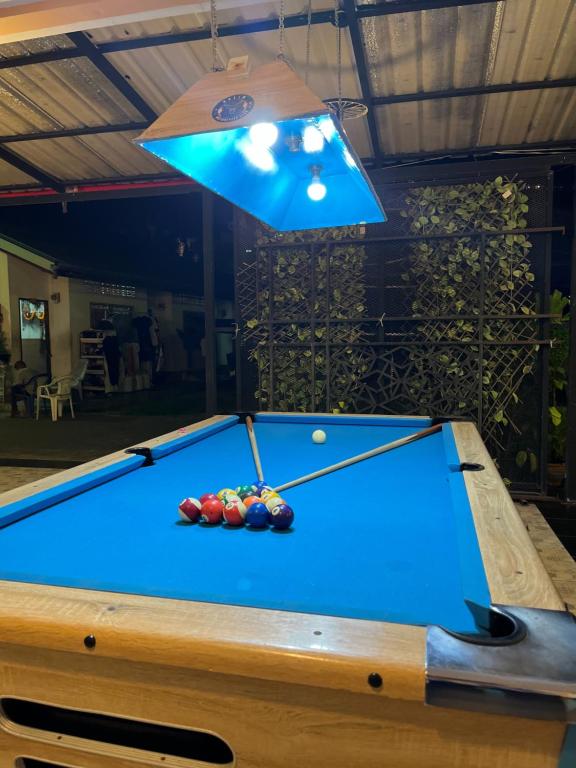 Biliár nebo kulečník v ubytování Blueskyhouse Patong
