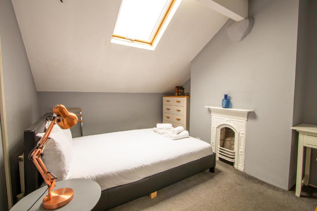 Suite 4 - Comfy Bedroom near MCR Centre