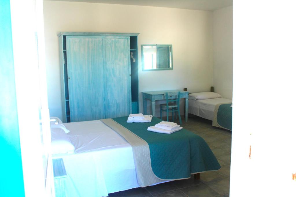 Vel Marì - Rooms on the Beach - Quadruple Room With Sea View