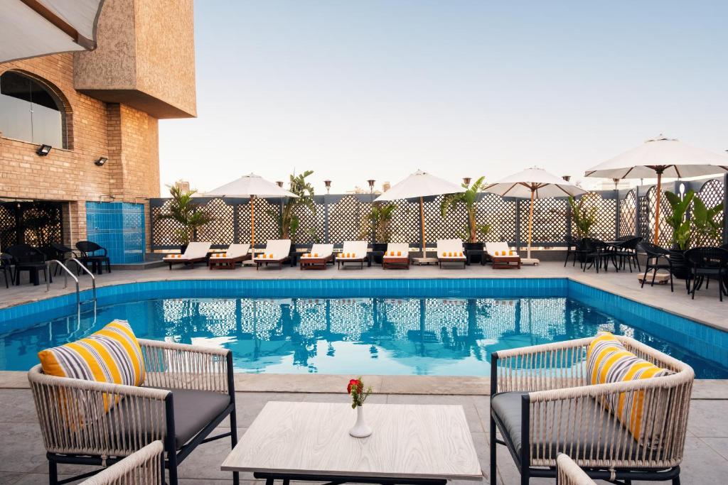 Bazén v ubytování Marwa Palace Hotel Cairo nebo v jeho okolí