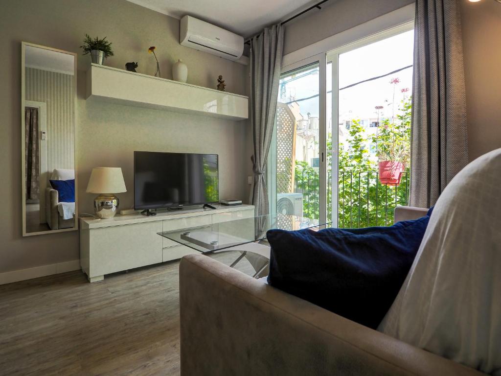 Televízia a/alebo spoločenská miestnosť v ubytovaní Pura Vida Apartment by Hello Homes Sitges
