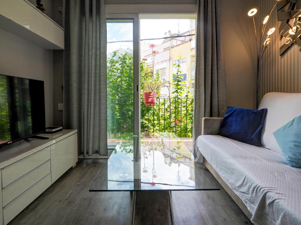 Televízia a/alebo spoločenská miestnosť v ubytovaní Pura Vida Apartment by Hello Homes Sitges