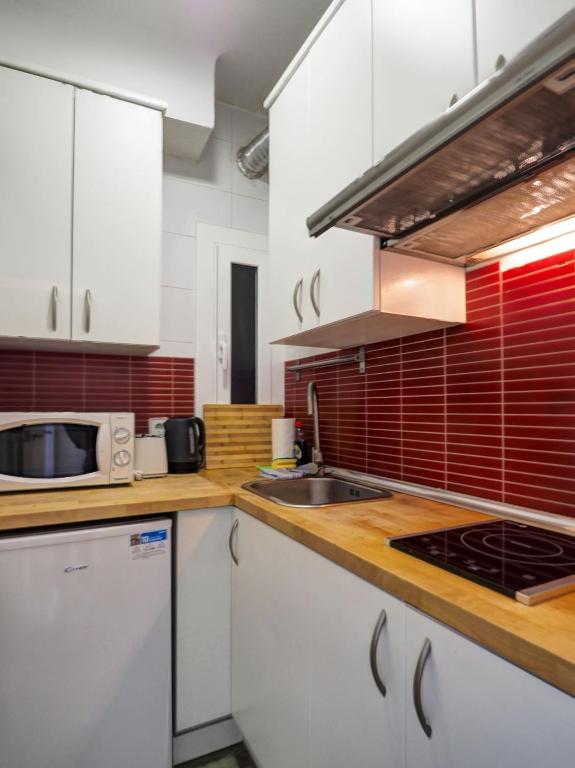 Kuchyňa alebo kuchynka v ubytovaní Pura Vida Apartment by Hello Homes Sitges