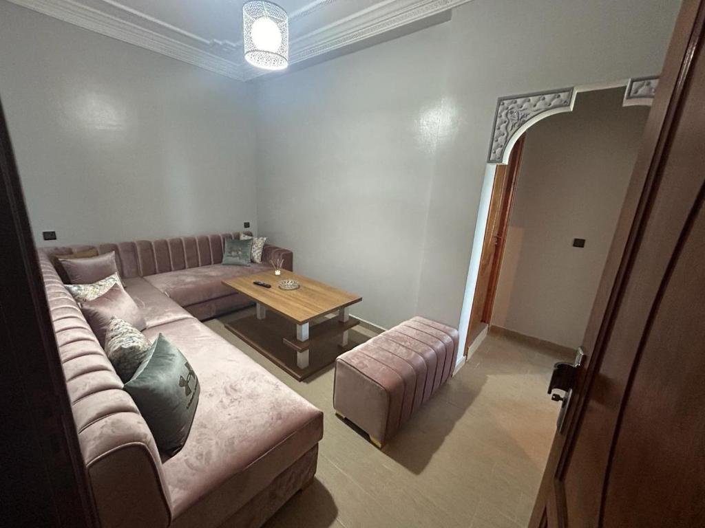 a living room with a couch and a table at Appartement à Houma, proche Port Tanger Med in Dalia