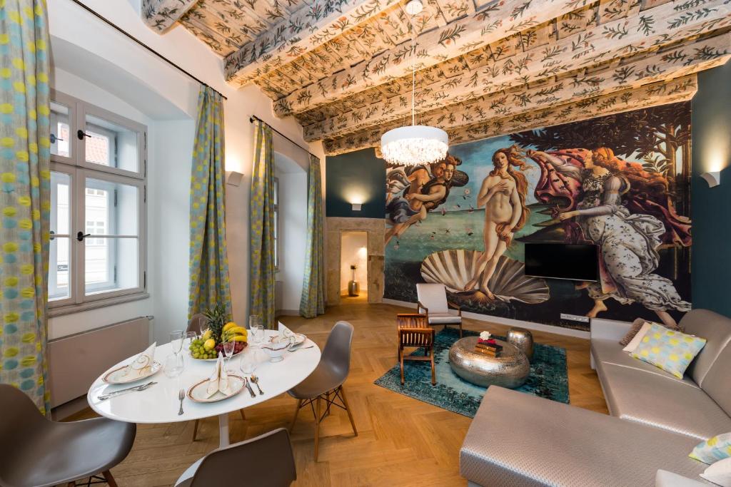 Posezení v ubytování Old Royal Post Boutique Hotel & Premium Suites