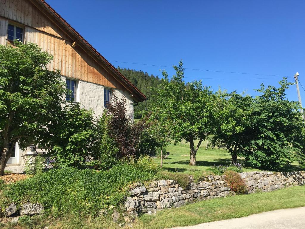 Aed väljaspool majutusasutust Relais de la Baume