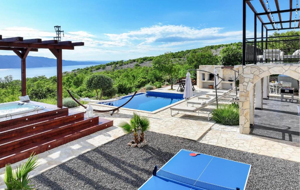 Bazén v ubytovaní Stunning Home In Stinica With Jacuzzi alebo v jeho blízkosti