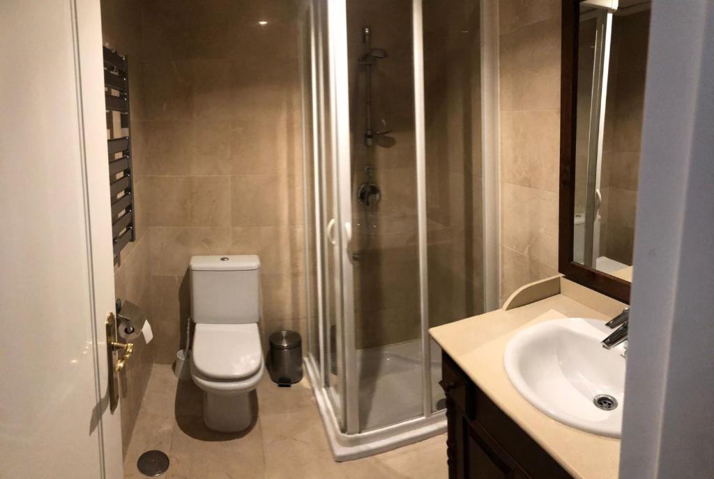Kúpeľňa v ubytovaní Superior 3BR GolfLA Apartment Minutes from Puerto Banus & Marbella