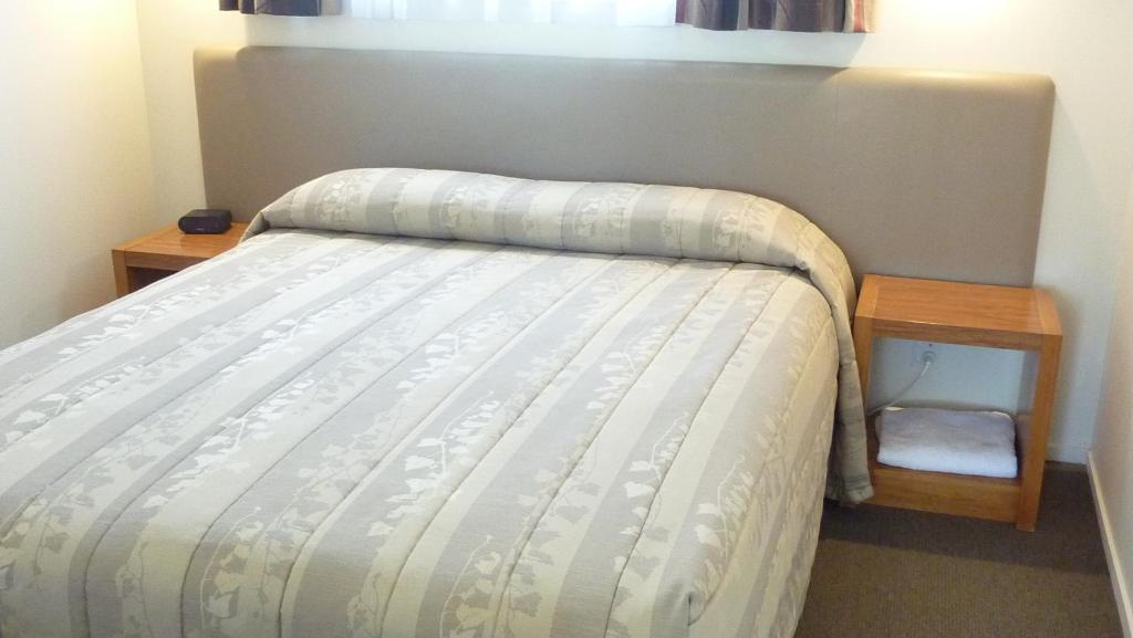 Postel nebo postele na pokoji v ubytování Colonial Inn Motel