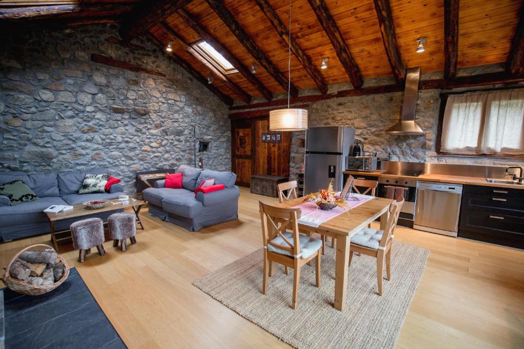 Kuchyň nebo kuchyňský kout v ubytování R de rural - Borda del Mollà