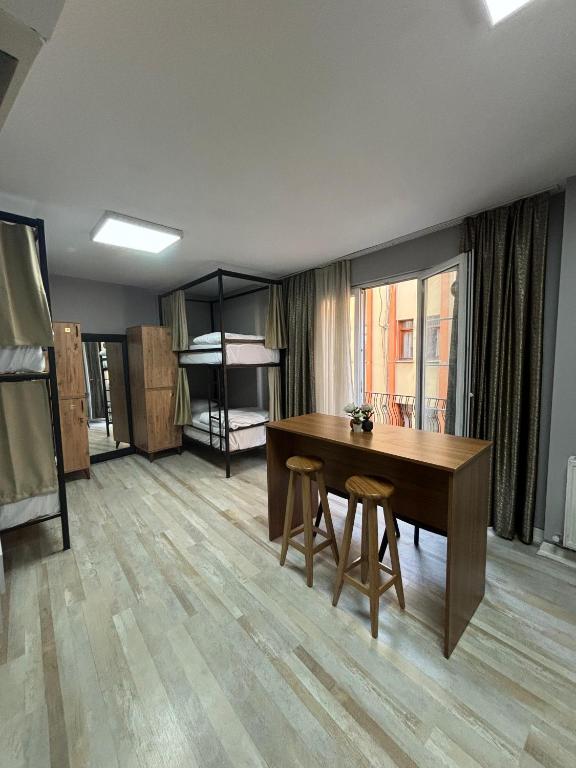 Kuchyň nebo kuchyňský kout v ubytování Moon Hostel