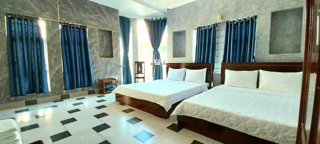 Giường trong phòng chung tại MES HOTEL - Ngay Bến Ninh Kiều