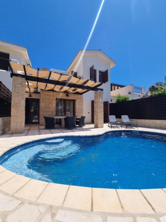 Foto sihtkohas Kouklia asuva majutusasutuse Villa Nausicaa private pool & hot tub, Aphrodite Hills Golf Resort galeriist