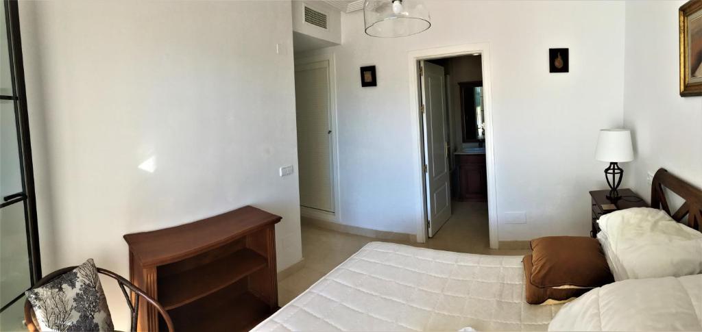 Posteľ alebo postele v izbe v ubytovaní Superior 3BR GolfLA Apartment Minutes from Puerto Banus & Marbella