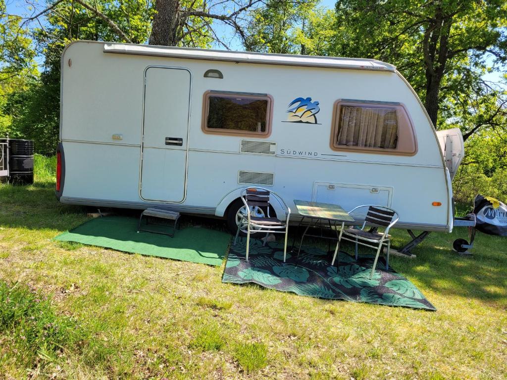 Fotografie z fotogalerie ubytování Blankaholm husvagn Knaus v destinaci Blankaholm