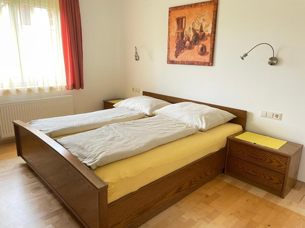 Letto o letti in una camera di Ferienwohnungen Rasinger