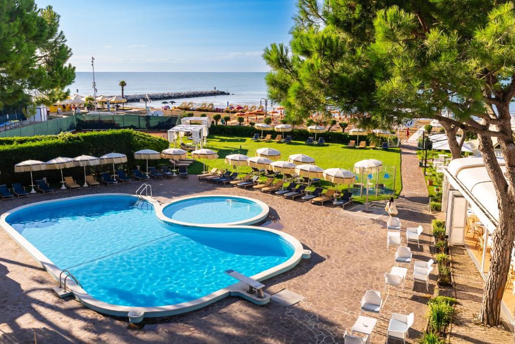 Bazén v ubytování Hotel Negresco nebo v jeho okolí