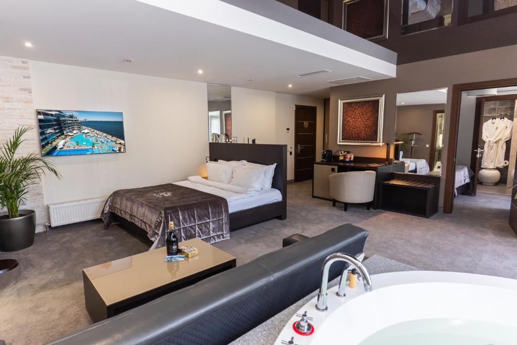 NEMO Hotel Resort & SPA - 家庭套房，停车场