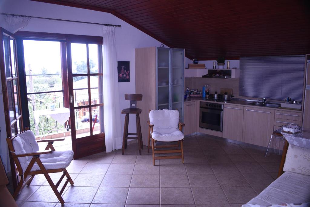 Kuchyň nebo kuchyňský kout v ubytování Kallikratia Holiday Flat 1