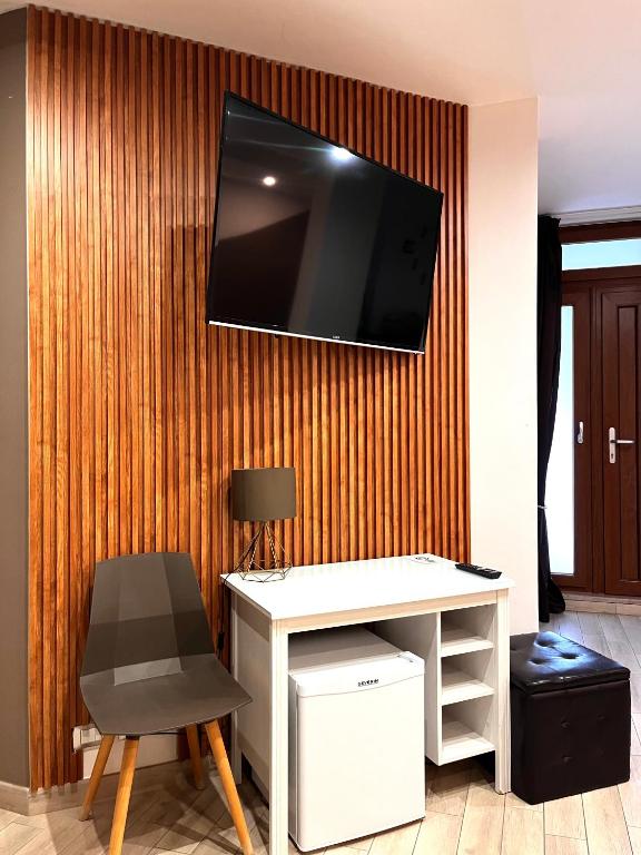 A television and/or entertainment centre at B&B Berlen