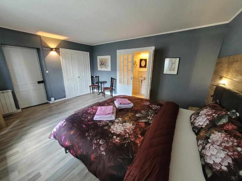 L'Arc en Ciel - Double Room With Private Bathroom