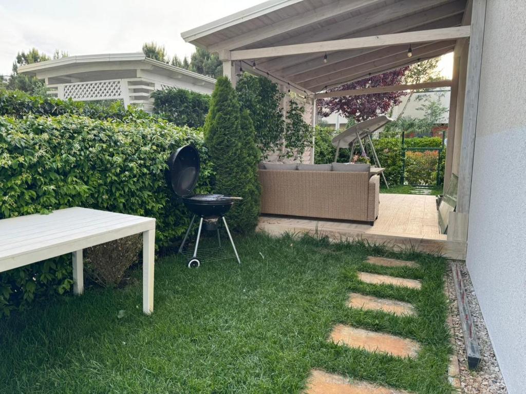 Zahrada ubytování Valamar Residenc , ROAN apartment, Gjiri i Lalzit, Albania