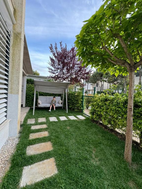 Zahrada ubytování Valamar Residenc , ROAN apartment, Gjiri i Lalzit, Albania
