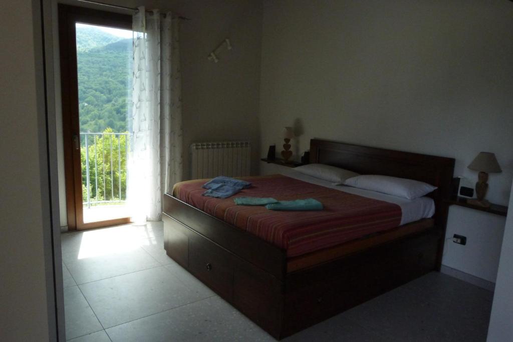 Postel nebo postele na pokoji v ubytování Giardino tra i laghi