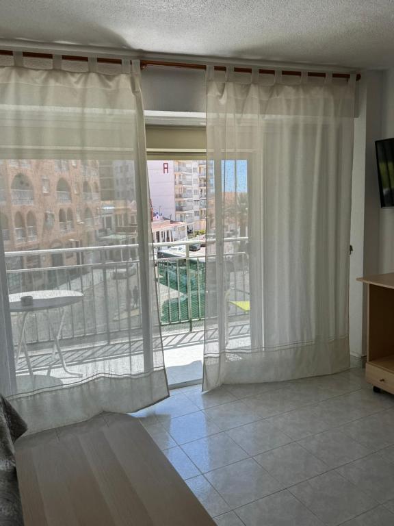 Televízia a/alebo spoločenská miestnosť v ubytovaní Encantador piso cerca de la playa en Cullera